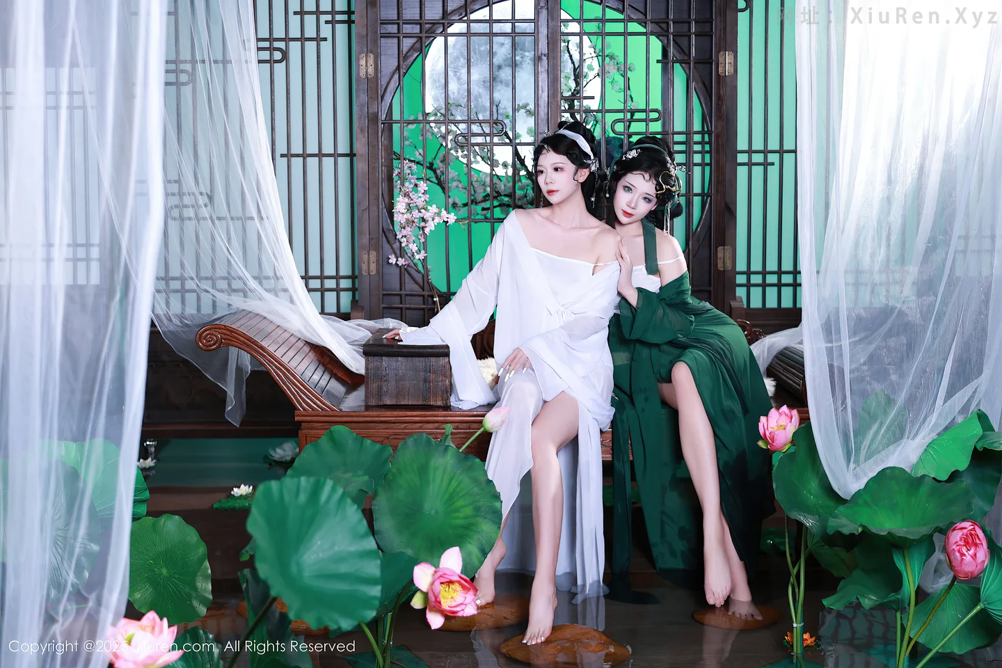 图片[2]-[XiuRen秀人网]VOL.10561 模特南乔古风场景青蛇装扮性感低胸服饰秀完美身材诱惑写真88P-秀人网官方网站